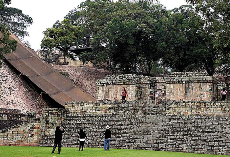 Gracious Honduras Cruise Visit